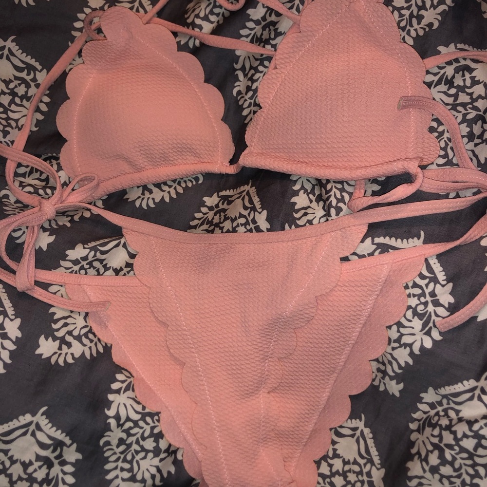 NWOT CupShe Scalloped Bikini